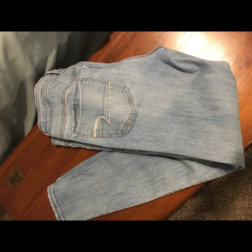 Light wash American Eagle Jeggings